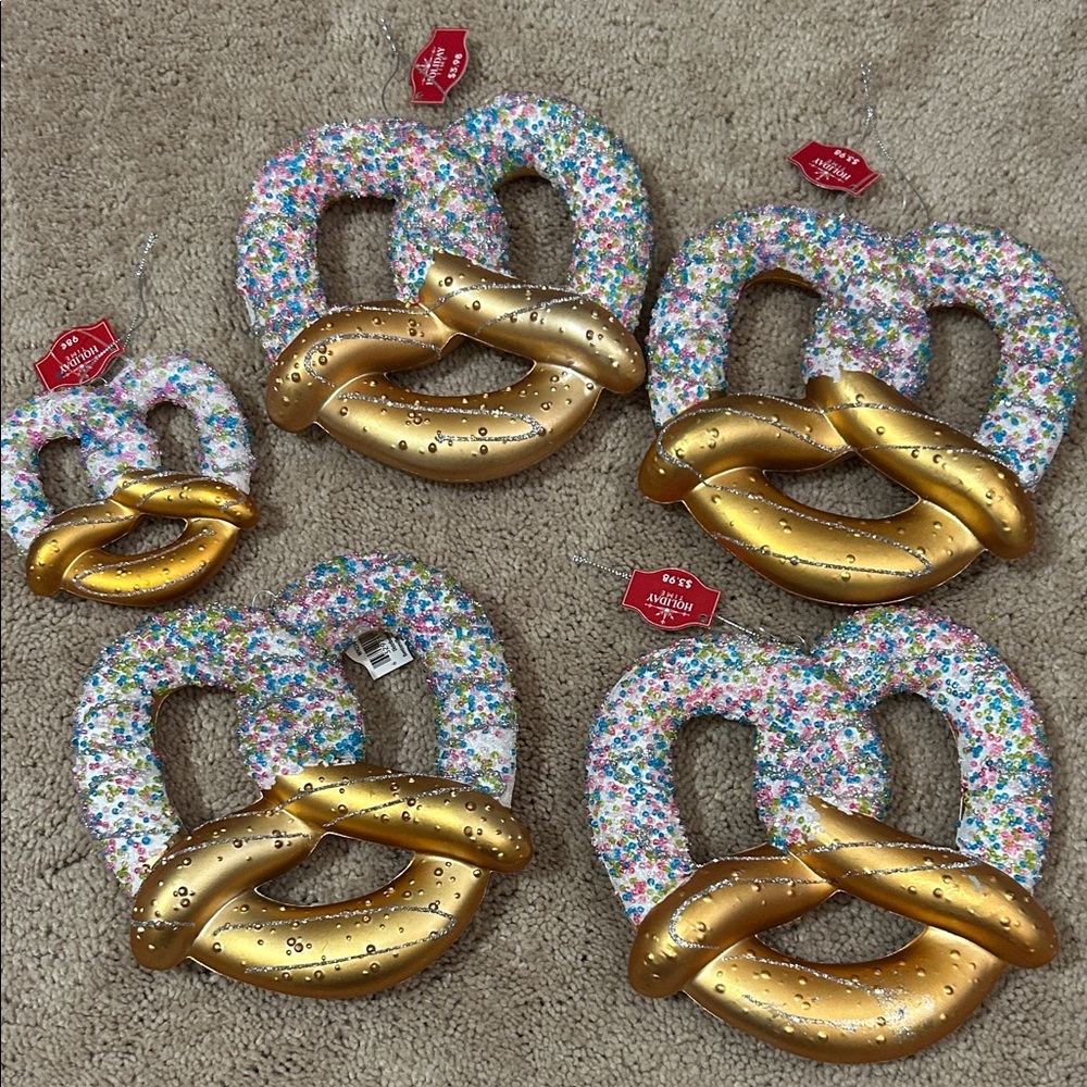 NWT bundle of 5 pretzel 🥨 ornaments
